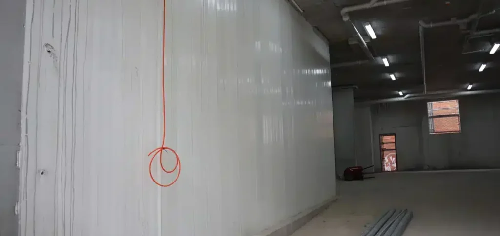 Internal load-bearing concrete partition wall assembled using Rise Wall